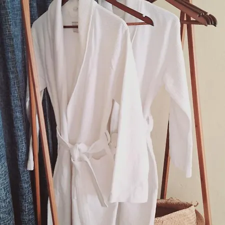 בית נופש Zoes House *