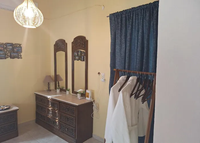 Zoes House * Kyra Panagia